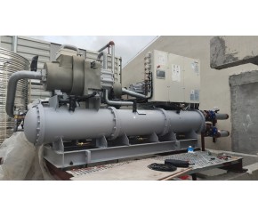 購物廣場中央空調(diào)冷水機組安裝案例